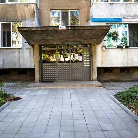 Toni's Apartment *