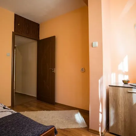 Toni's Apartment *